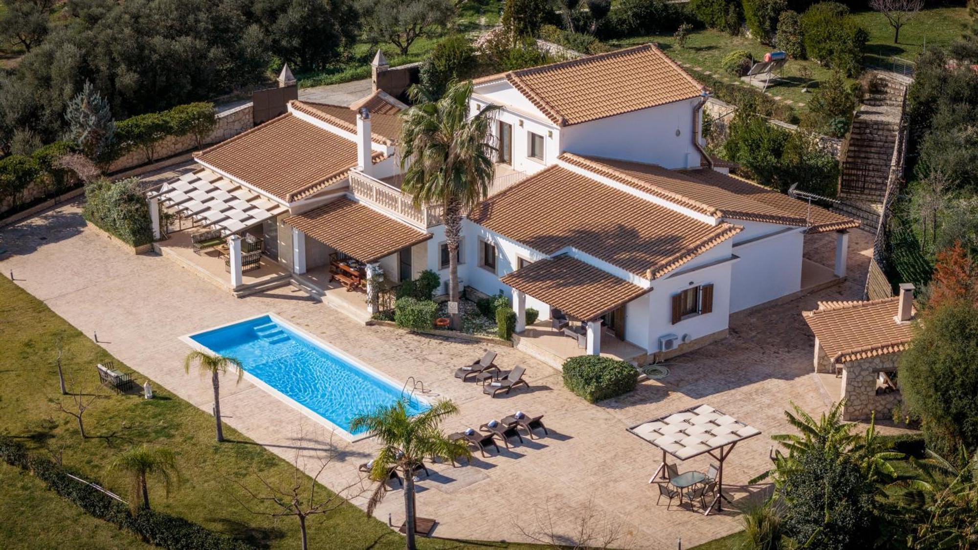 Astarte - The In Olive Grove Villa *